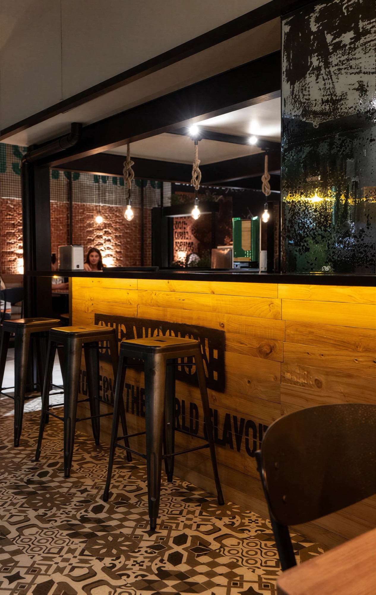 Wingstop, Colombia · Design for franchisee · Built project · Track record